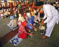 One of the things I love of gurdwaras are their lungers. Have you ever tasted any lunger? According to my belief lunger is also a means of getting spi